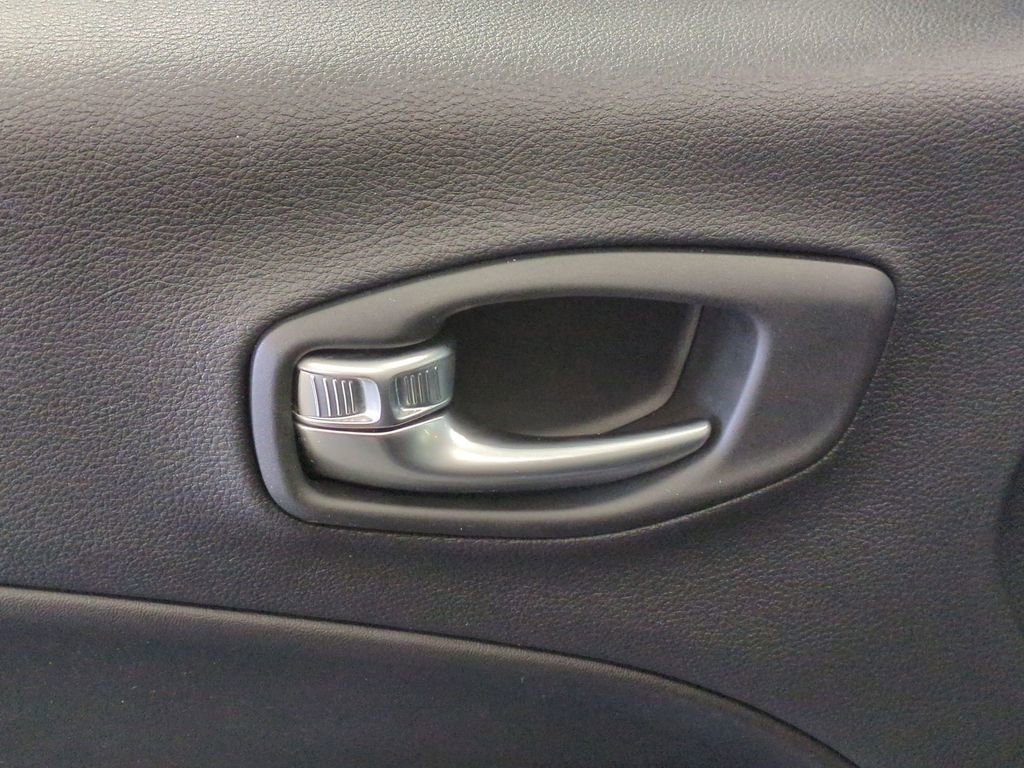 Used 2020 Jeep Compass Latitude w/ Cold Weather Group image 12