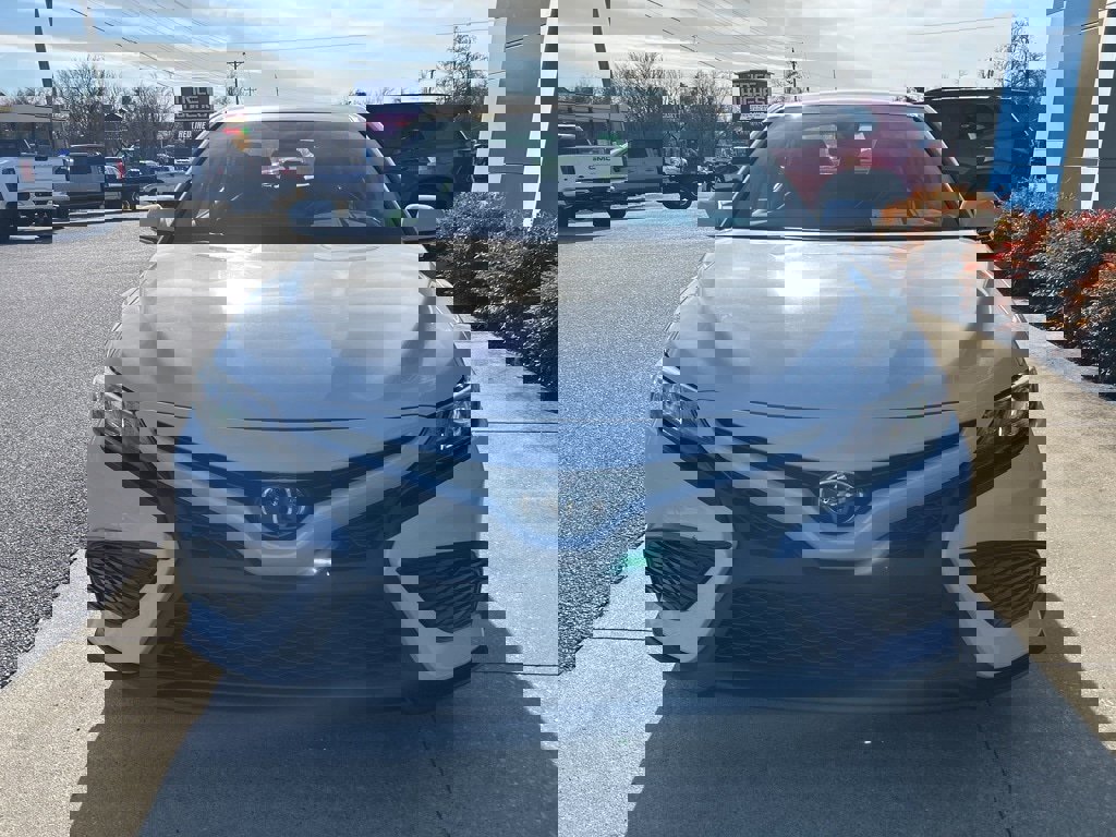 Used 2024 Toyota Camry SE image 4