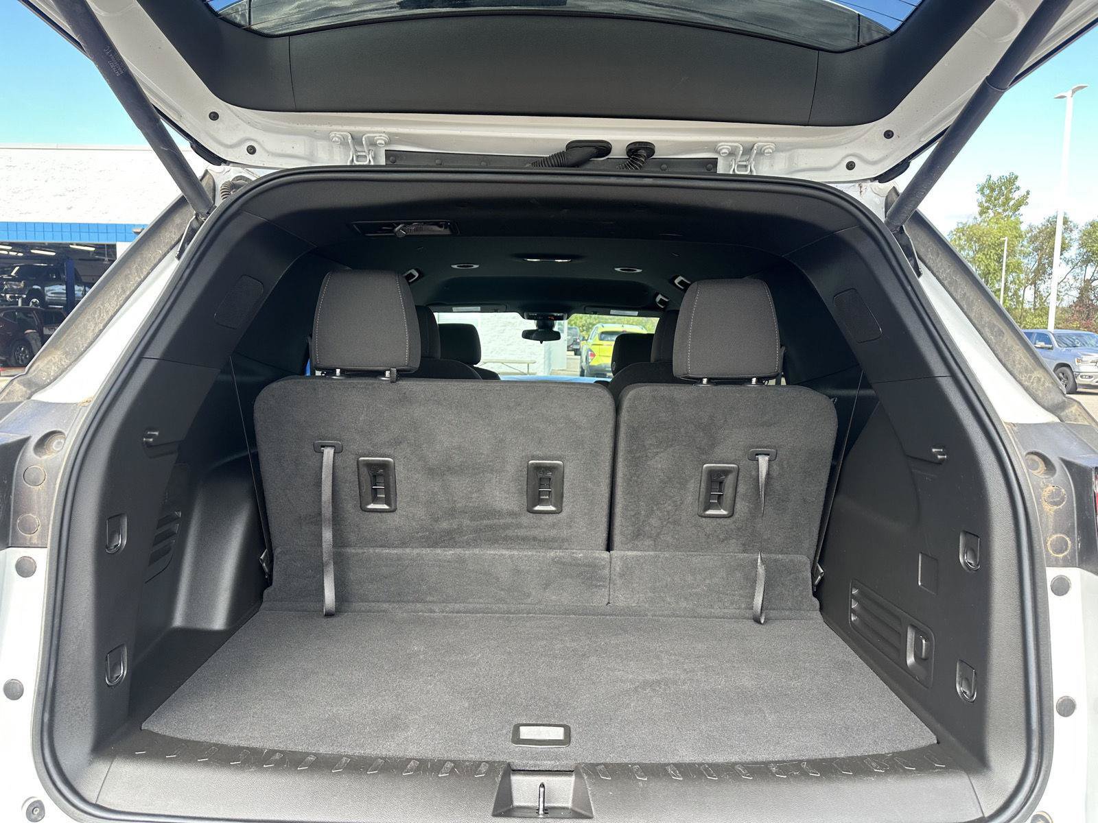 Used 2023 Chevrolet Traverse LT FWD image 9