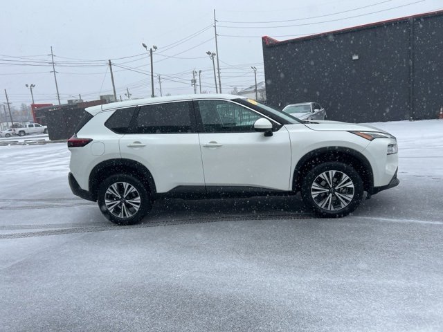 Used 2023 Nissan Rogue SV image 4