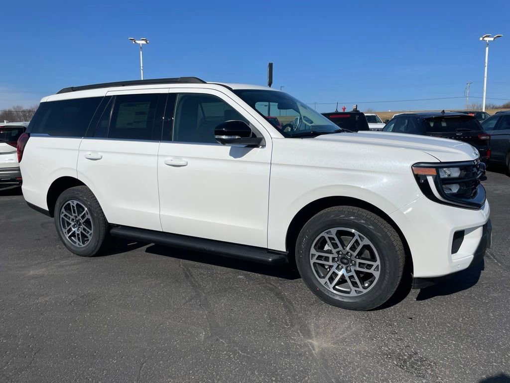 New 2026 Ford Expedition Active image 2