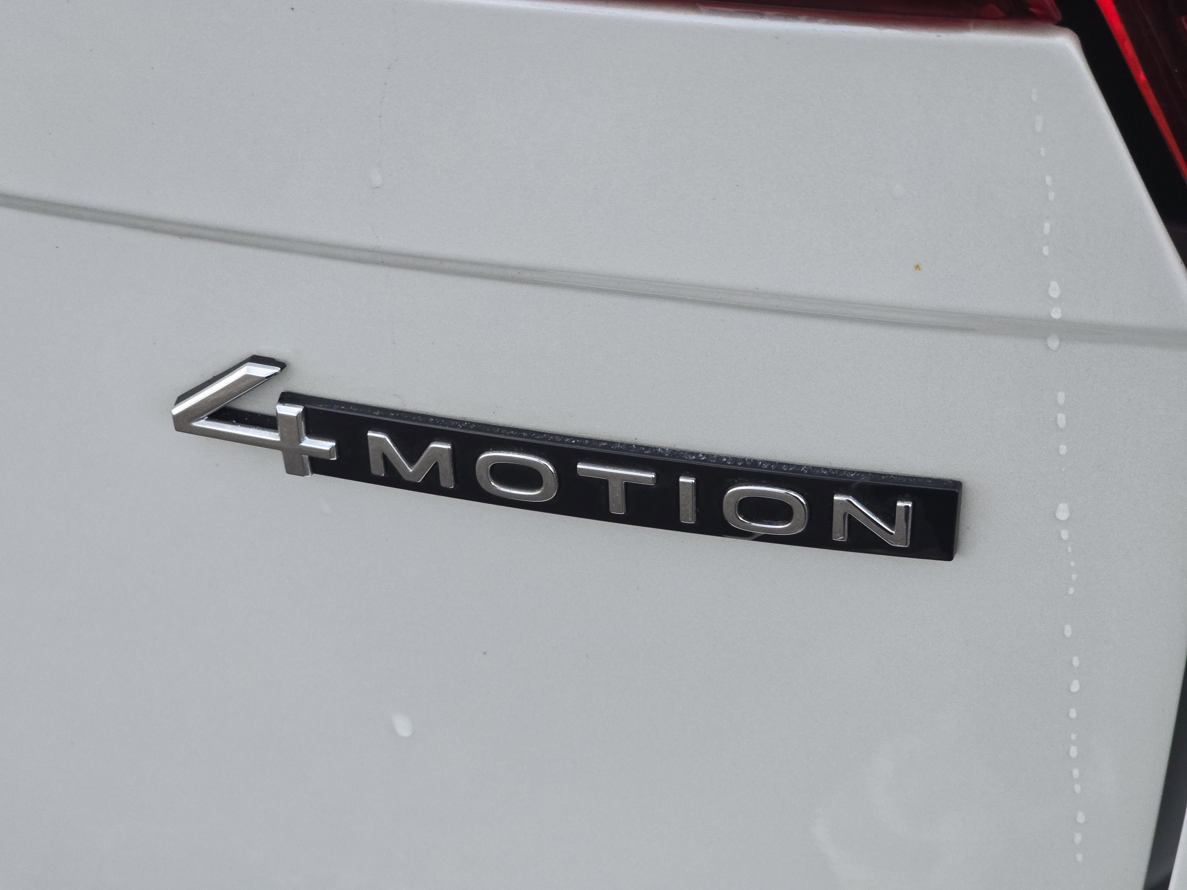 Certified 2023 Volkswagen Tiguan SE R-Line image 15