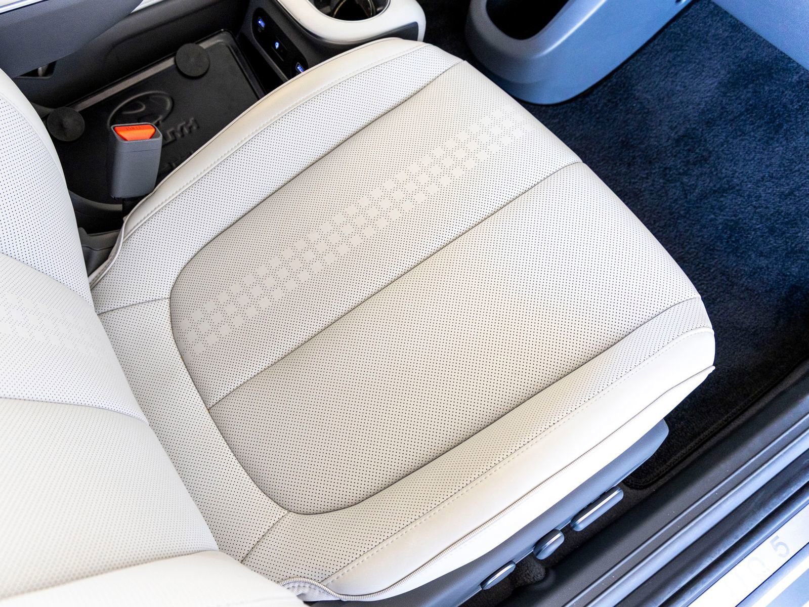 Used 2023 Hyundai Ioniq 5 Limited w/ Cargo Package RWD image 30