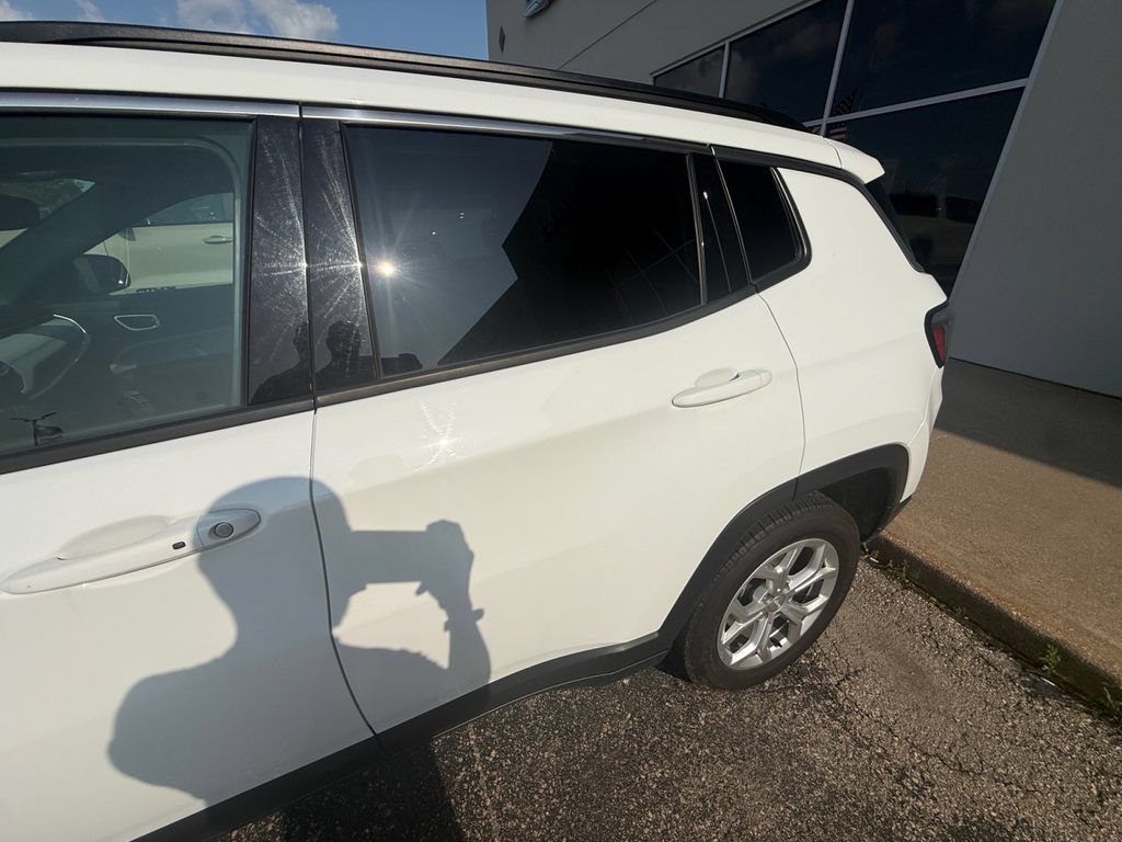 Used 2024 Jeep Compass Latitude AWD/4WD image 35
