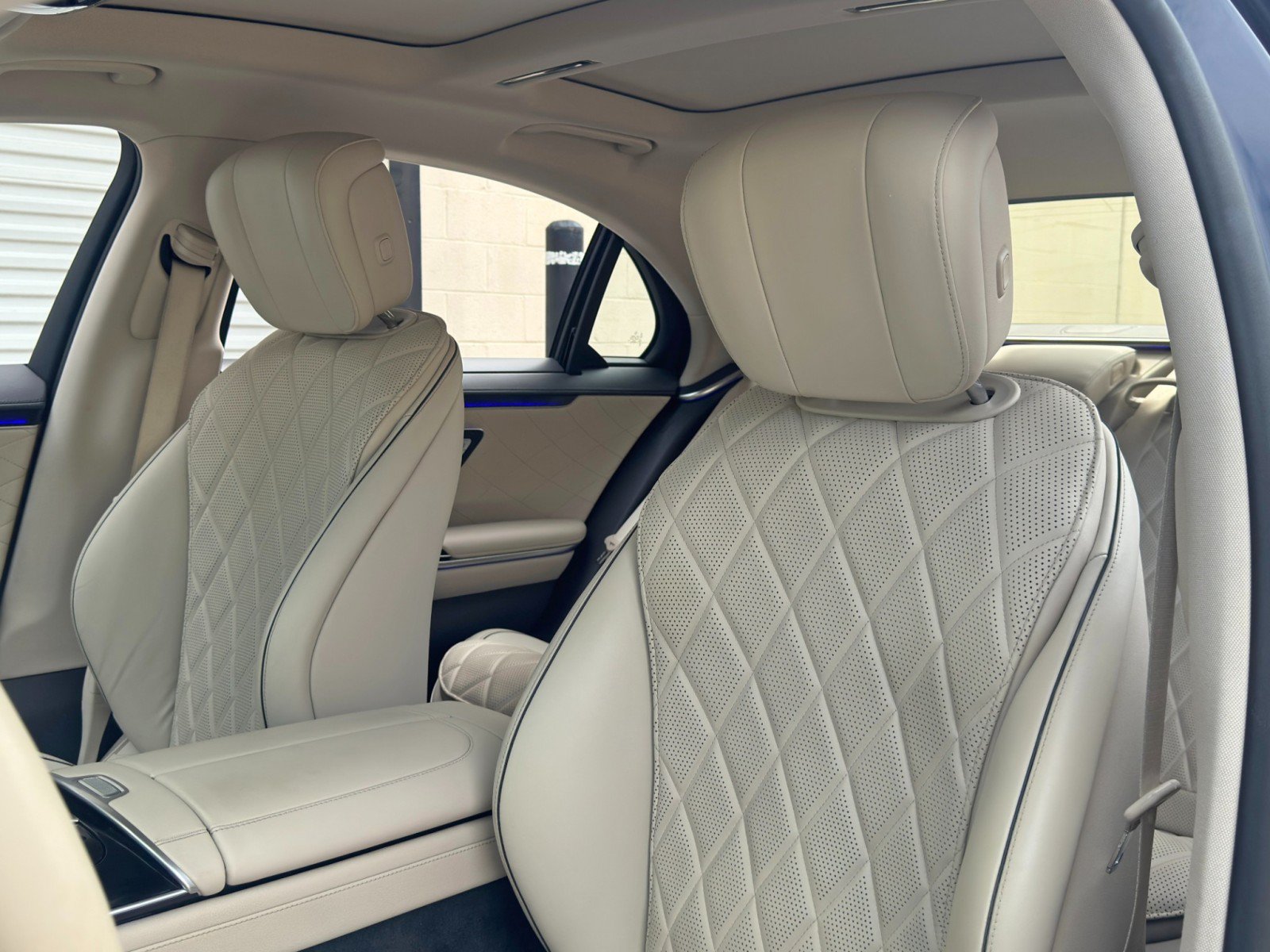 Used 2022 Mercedes-Benz S 580 4MATIC Sedan w/ AMG Line Package image 50