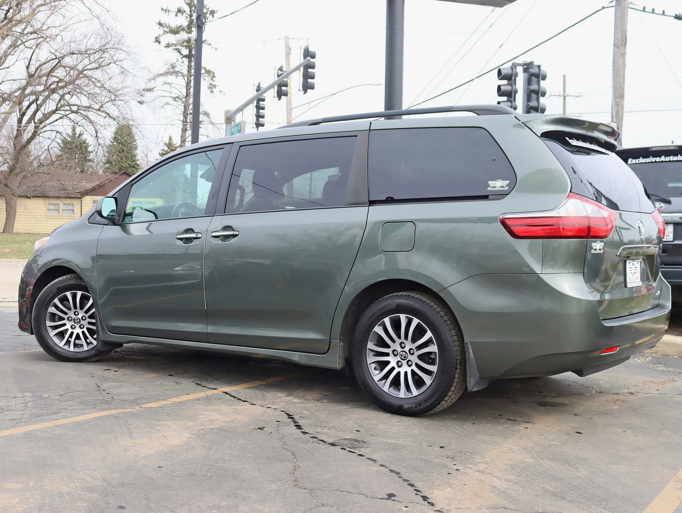 Used 2018 Toyota Sienna XLE w/ XLE Navigation Package FWD image 10