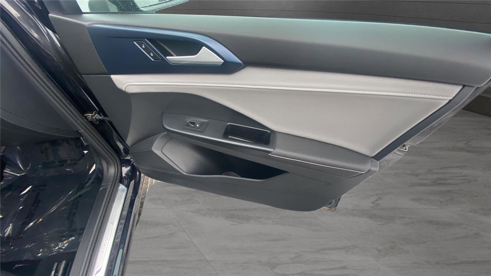 Used 2024 Volkswagen Taos SE image 20