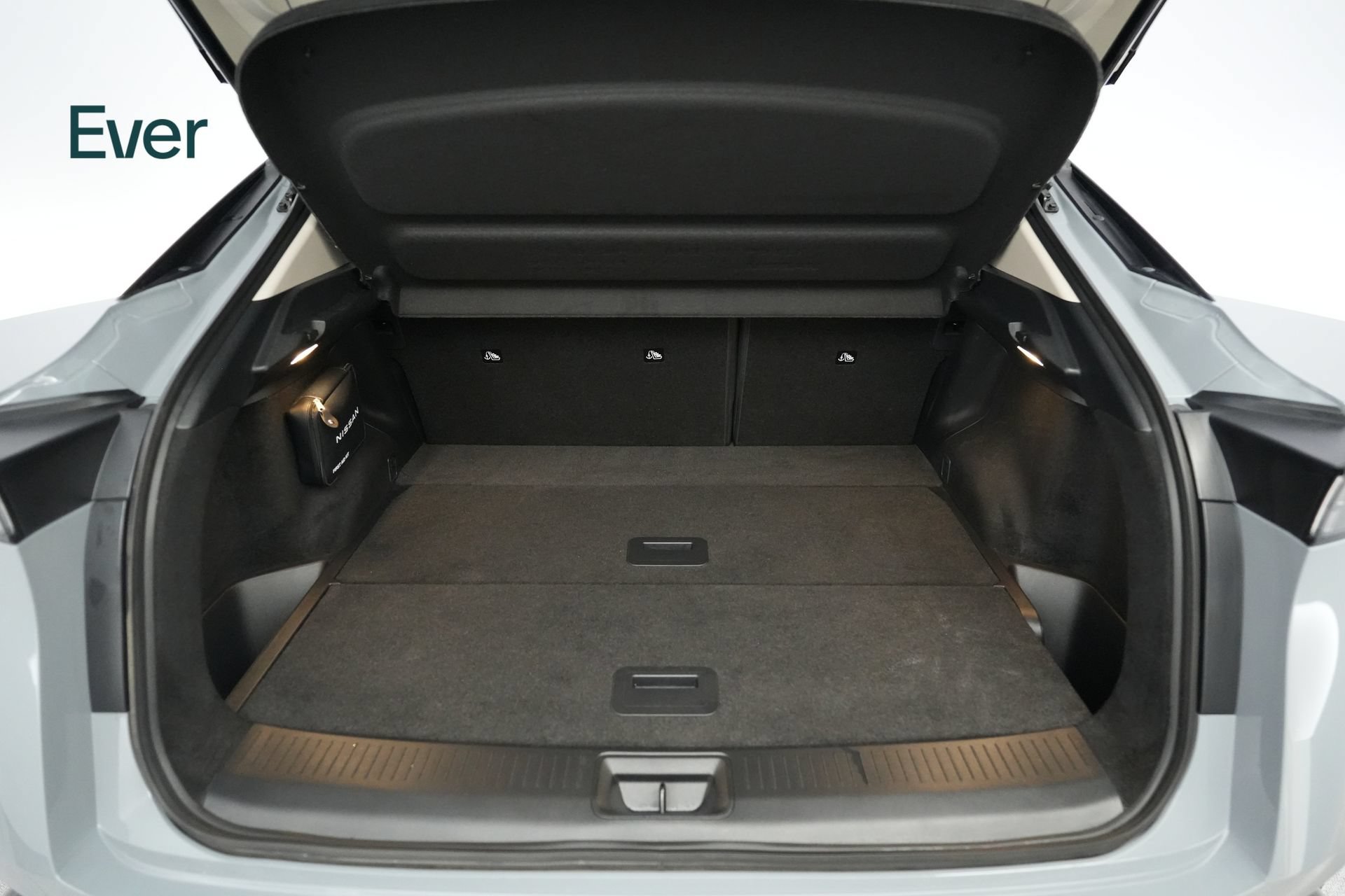 Used 2024 Nissan Ariya AWD image 8