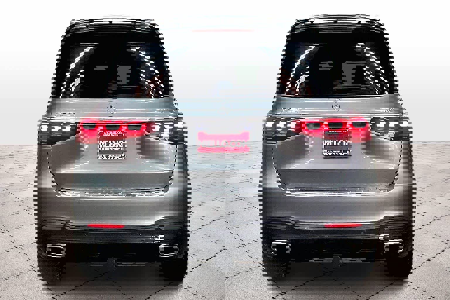 Used 2024 Mercedes-Benz GLS 450 4MATIC image 7