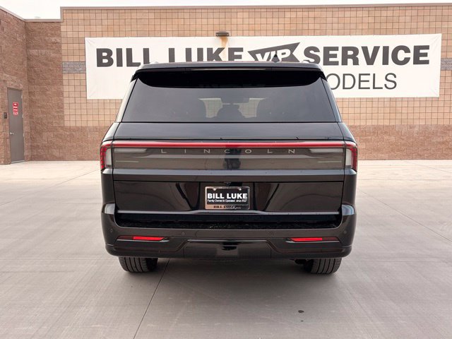 Used 2025 Lincoln Navigator Reserve AWD/4WD image 6