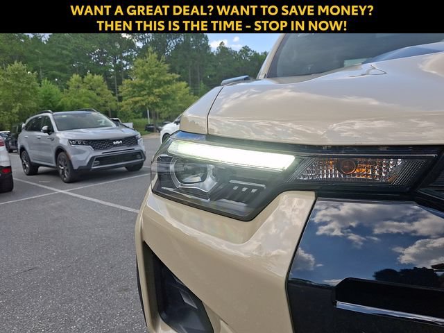 Used 2023 Chevrolet Colorado ZR2 w/ ZR2 Convenience Package III AWD/4WD image 9