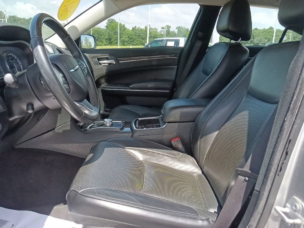 Used 2017 Chrysler 300 C w/ Safetytec Plus Group RWD image 17