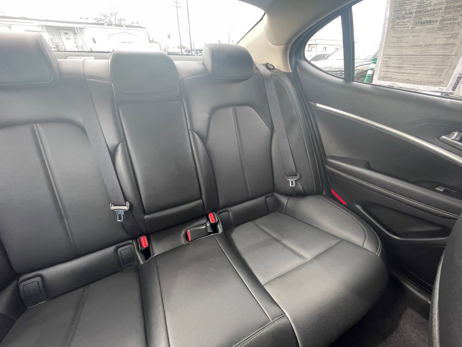 Used 2025 Genesis G70 2.5T image 32