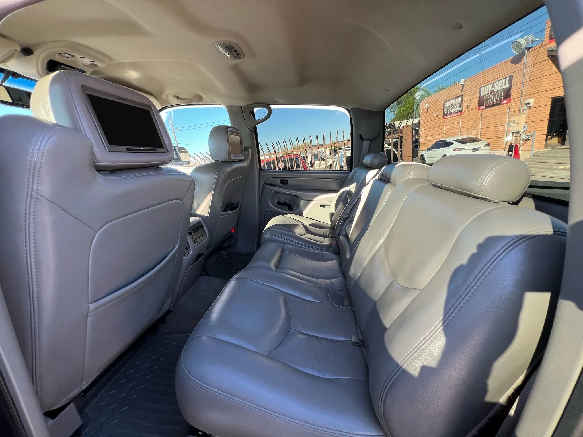 Used 2004 GMC Sierra 2500 SLT w/ Heavy-Duty Power Package AWD/4WD image 17