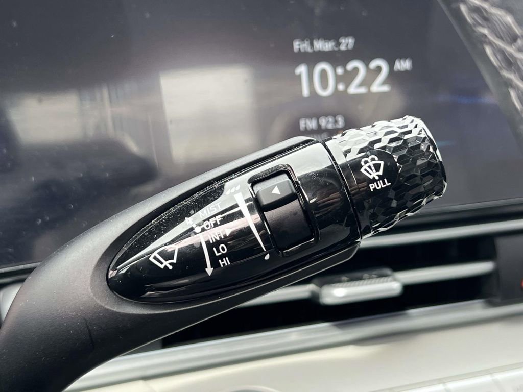 Certified 2025 Hyundai Elantra Limited image 26