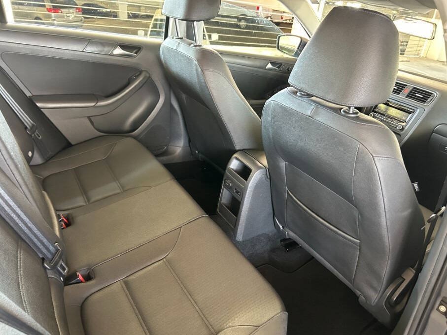 Used 2012 Volkswagen Jetta SE FWD image 25