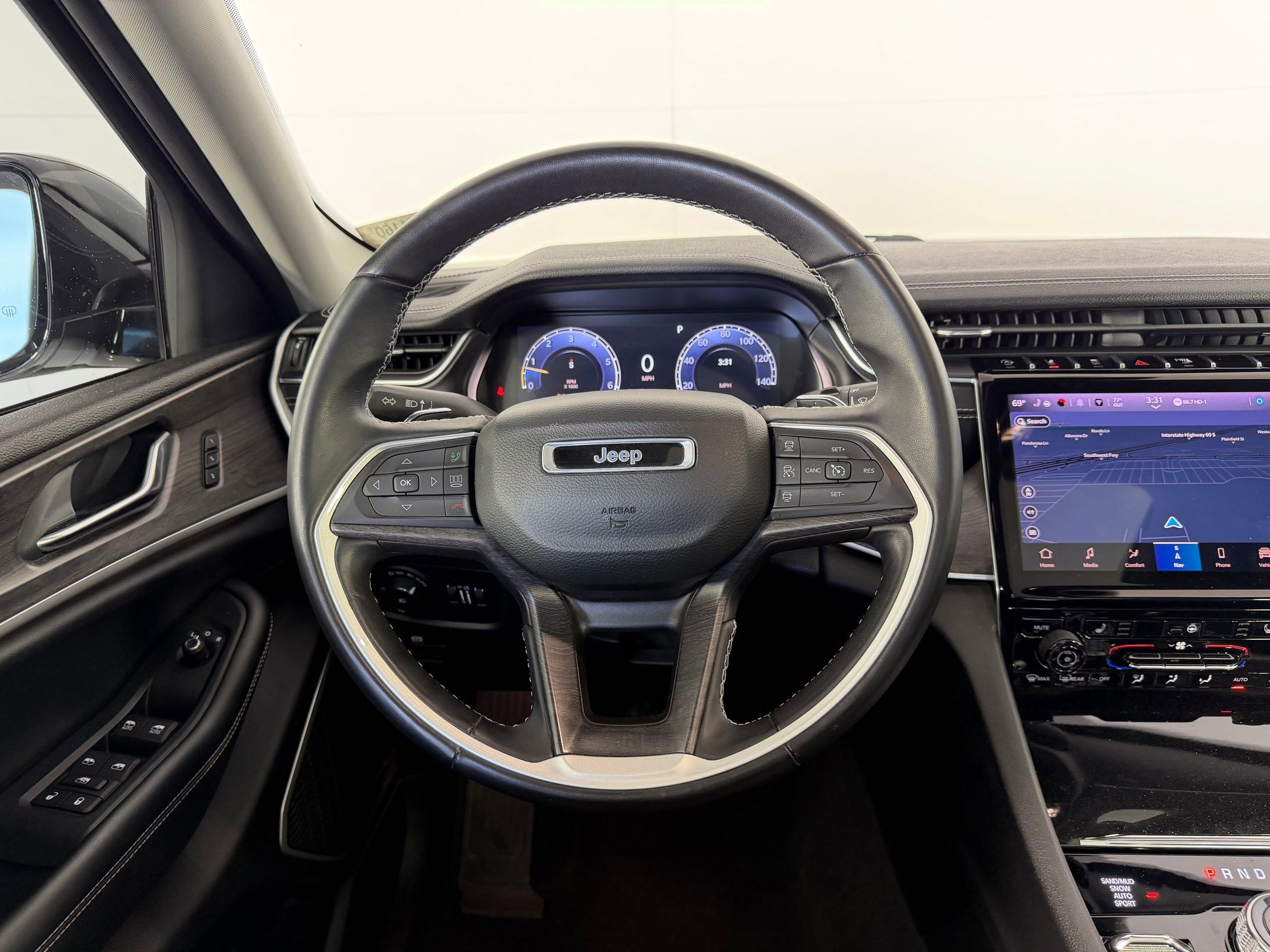 Used 2022 Jeep Grand Cherokee Limited image 31