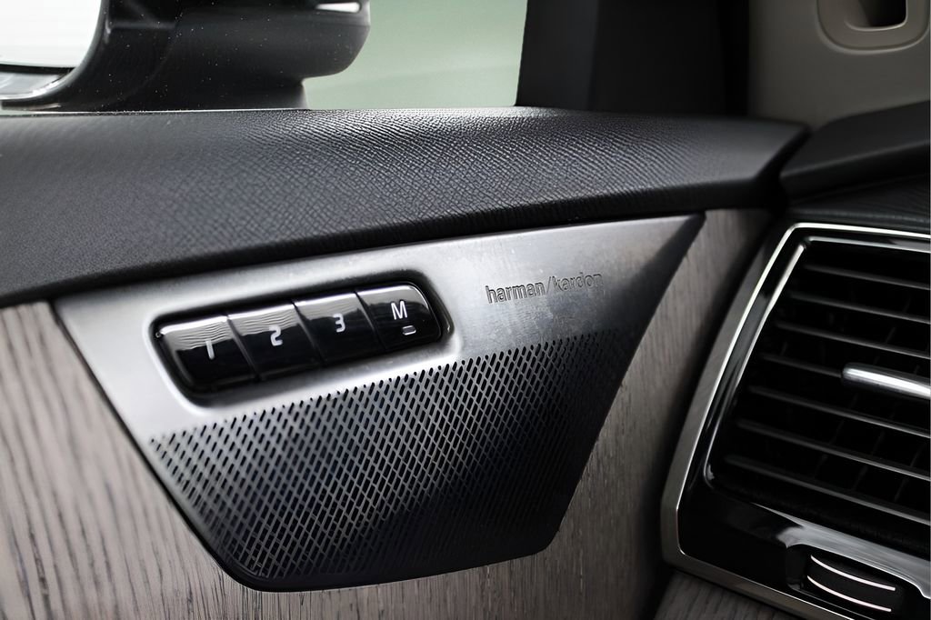 Used 2023 Volvo XC90 B6 Plus w/ Protection Package Premier image 29