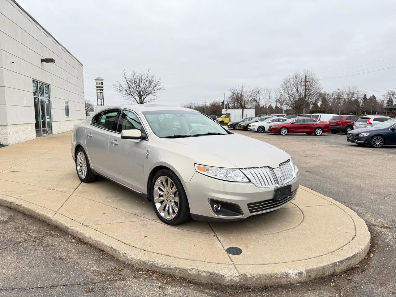 Used 2009 Lincoln MKS AWD image 3