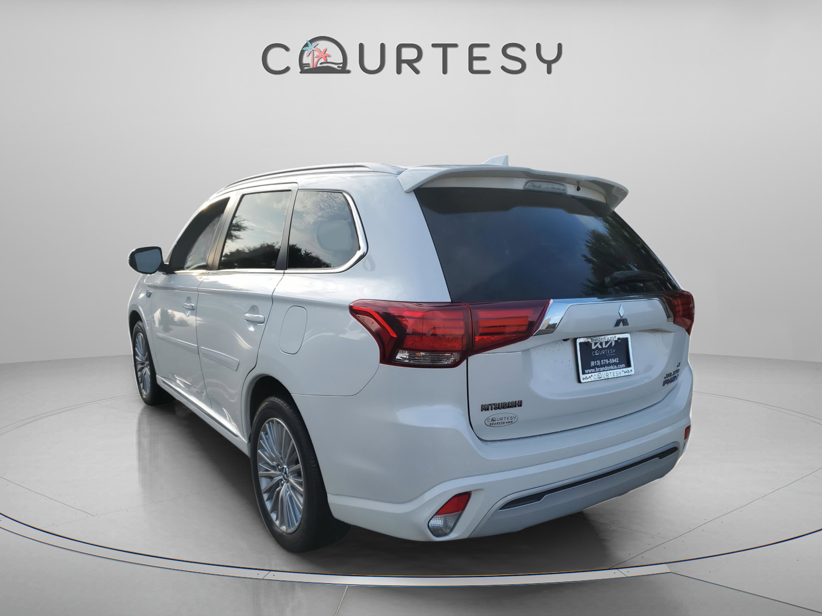 Used 2019 Mitsubishi Outlander GT image 2