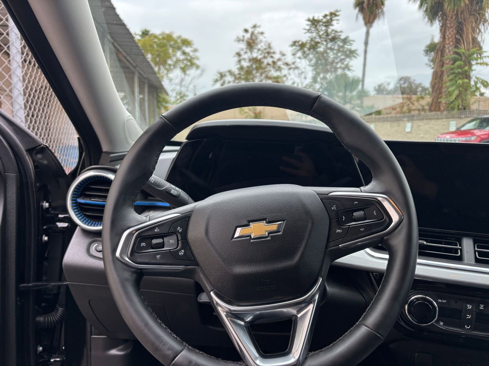 Used 2025 Chevrolet Trax LT w/ LT Convenience Package image 34