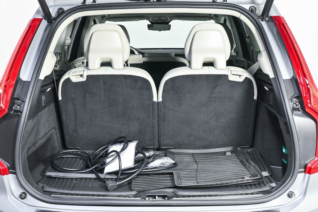 Certified 2025 Volvo XC90 T8 Plus w/ Protection Package Premier AWD/4WD image 32