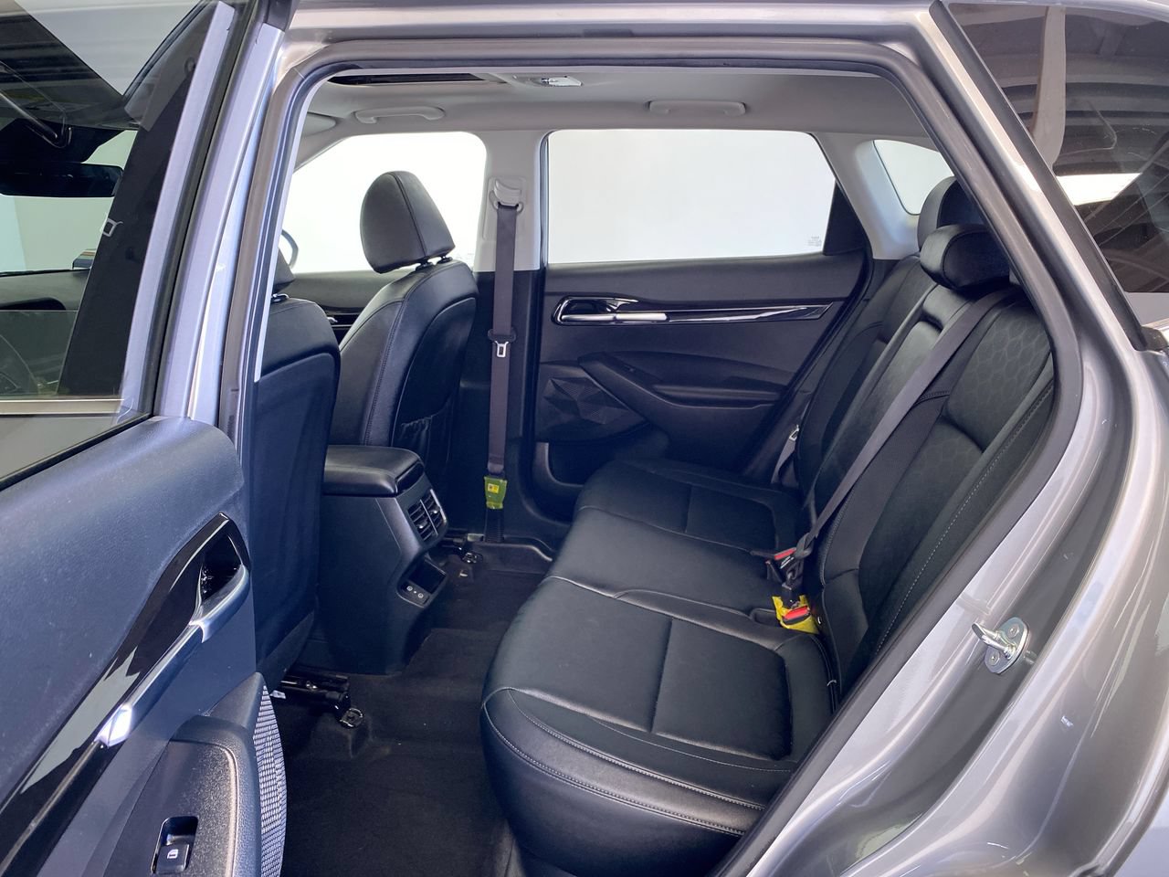 Certified 2025 Kia Seltos EX w/ EX Sunroof Package FWD image 34