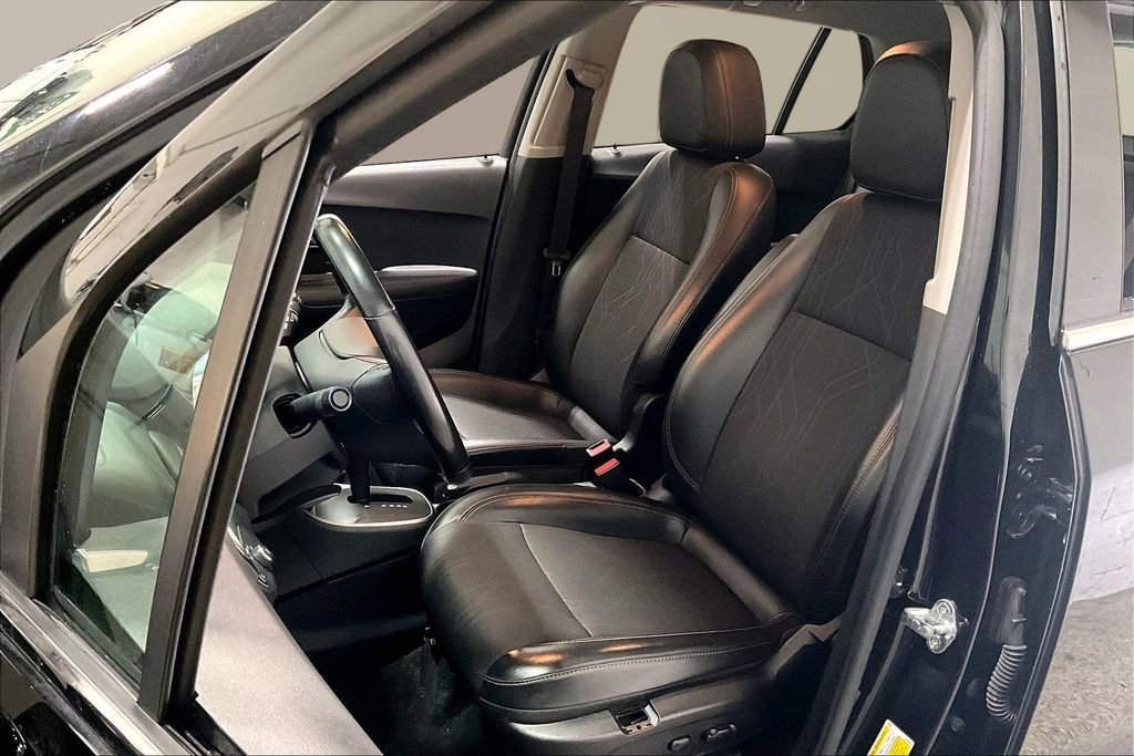 Used 2019 Chevrolet Trax LT w/ LT Convenience Package image 20