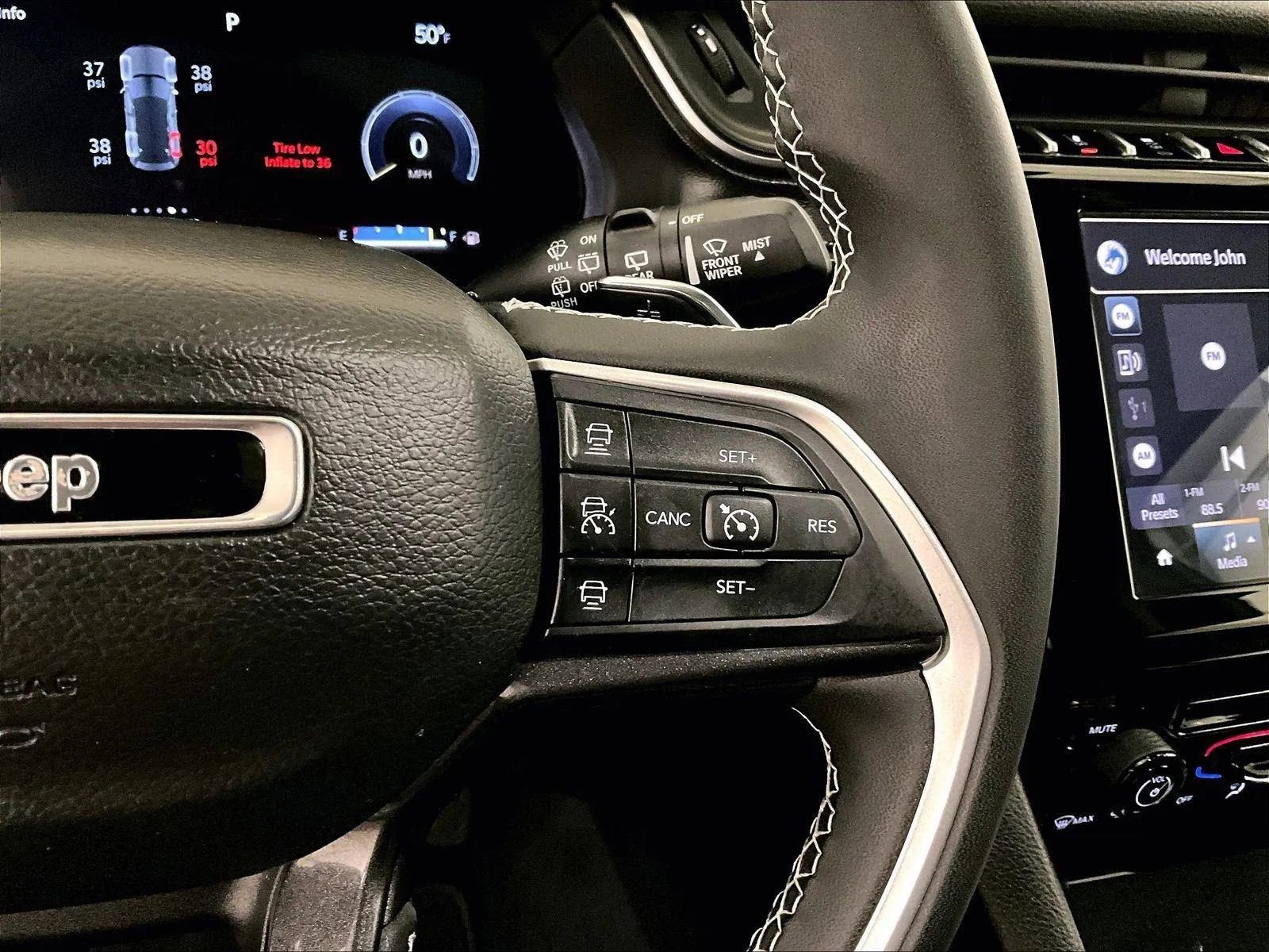 Used 2023 Jeep Grand Cherokee Laredo image 18