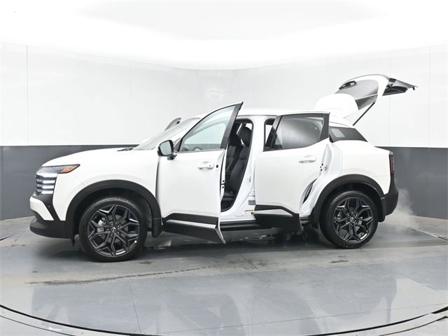 Used 2025 Nissan Kicks SR image 55