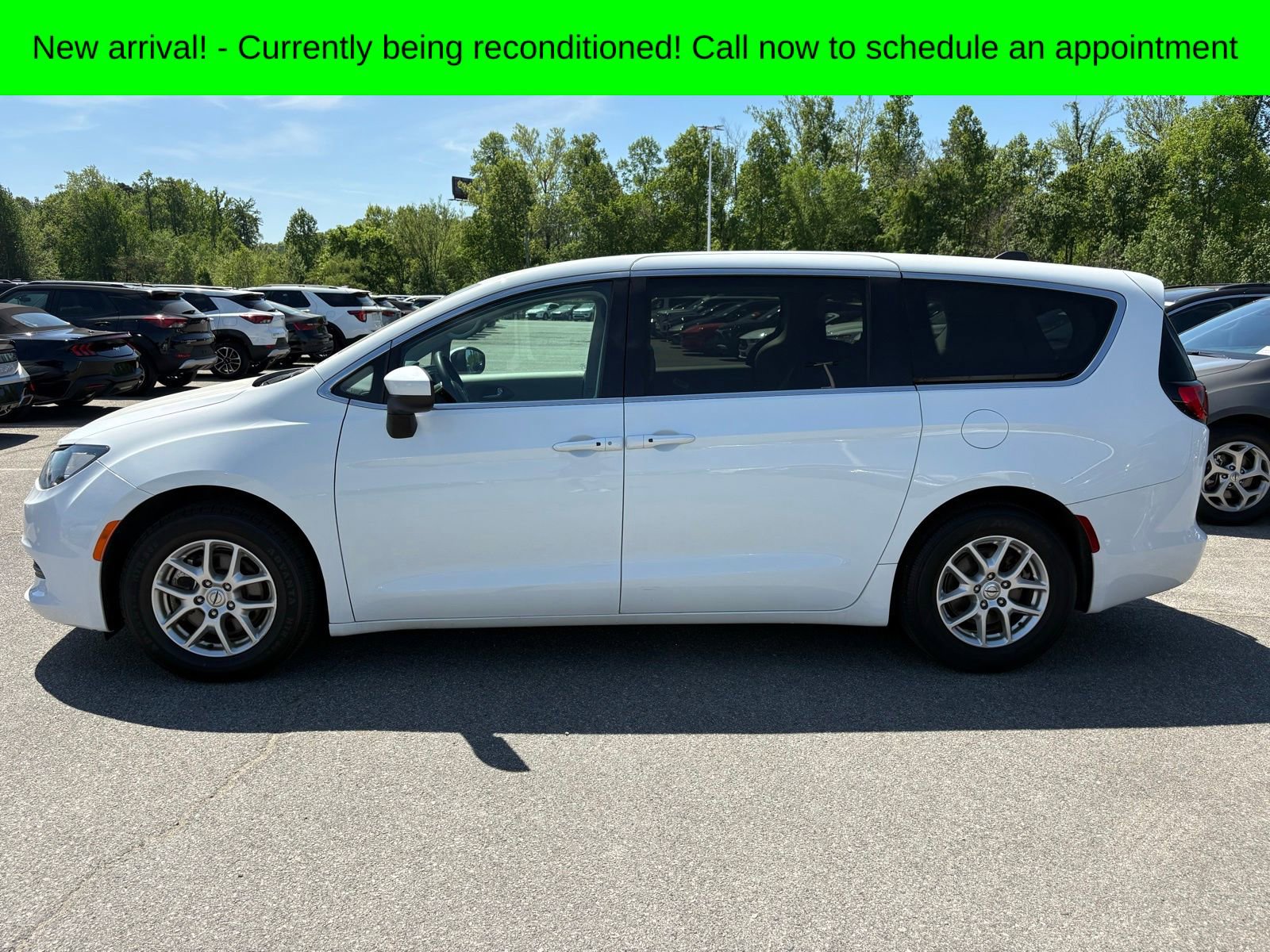 Used 2023 Chrysler Voyager LX image 8