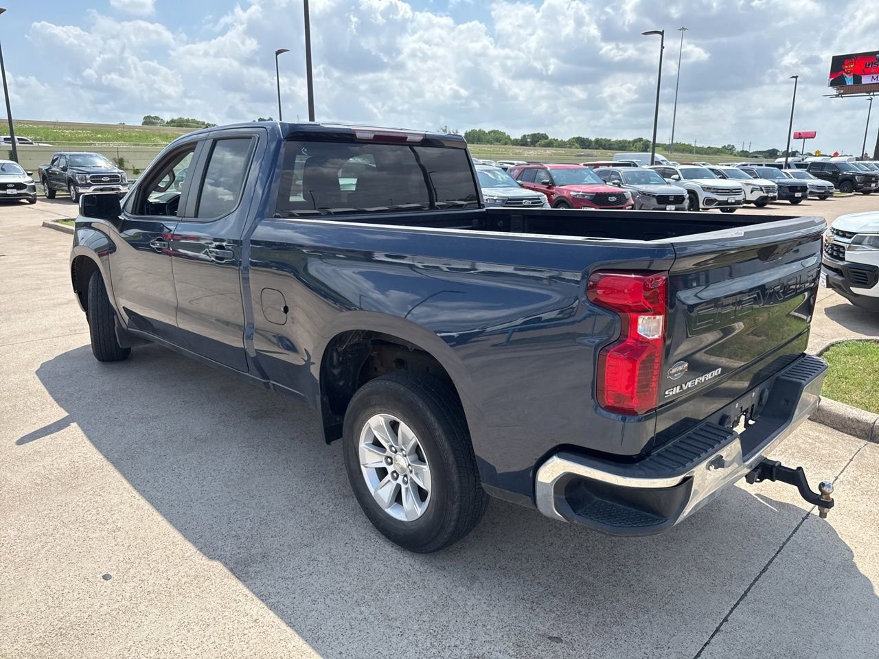 Used 2023 Chevrolet Silverado 1500 LT image 8