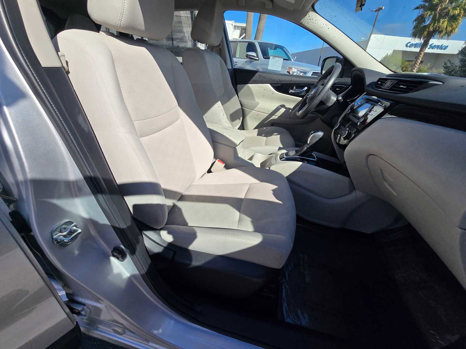 Used 2018 Nissan Rogue Sport SV image 11