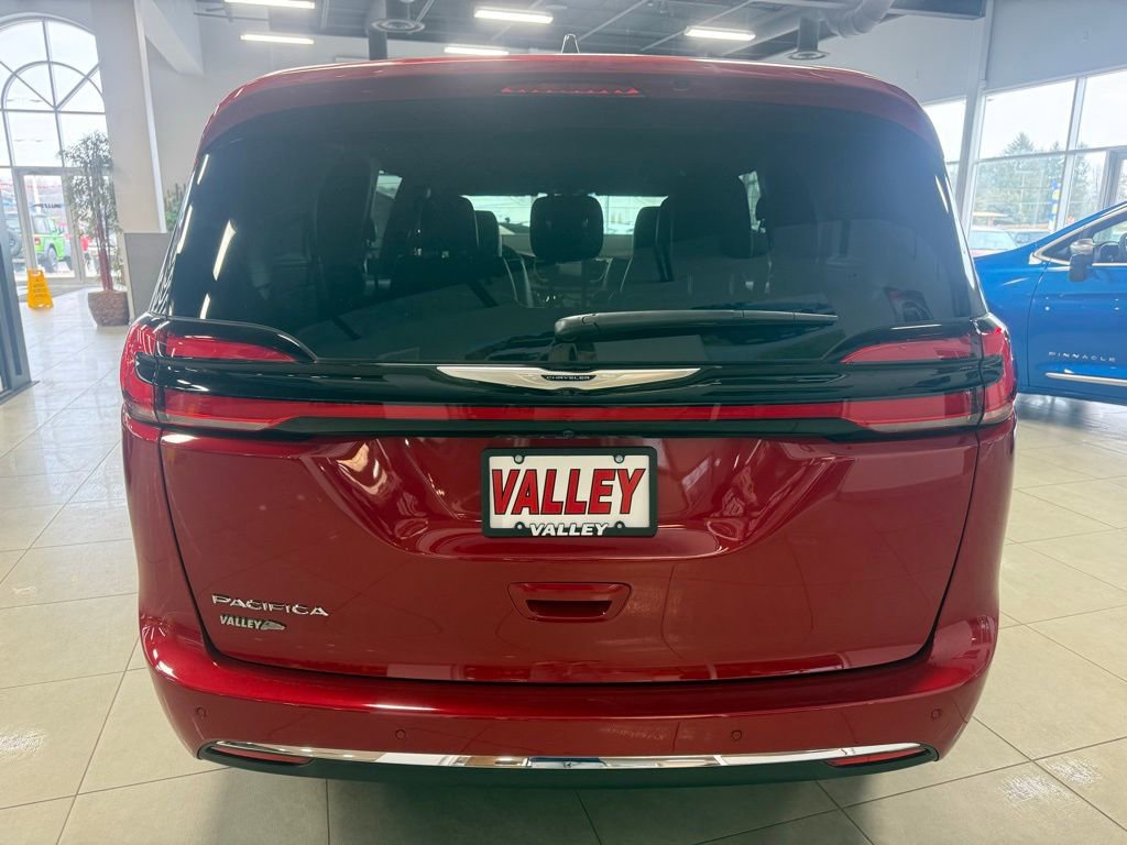New 2025 Chrysler Pacifica Select image 4
