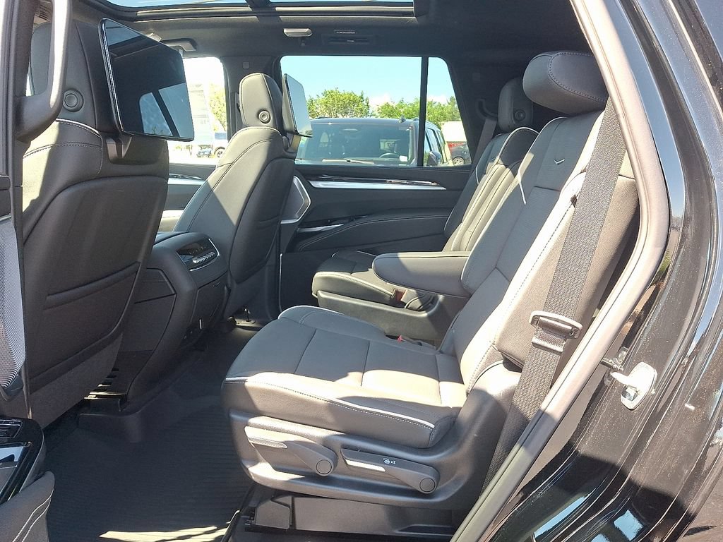 New 2026 Cadillac Escalade Luxury w/ Touring Package AWD/4WD image 5