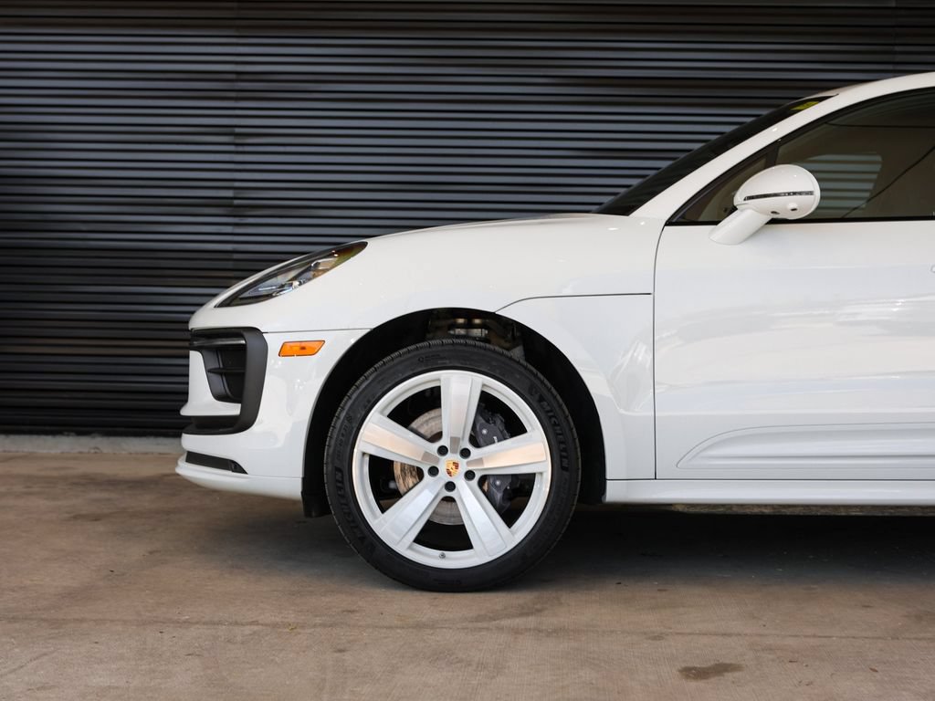 Certified 2026 Porsche Macan AWD/4WD image 13