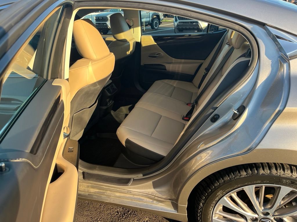 Used 2021 Lexus ES 300h w/ Premium Package FWD image 12