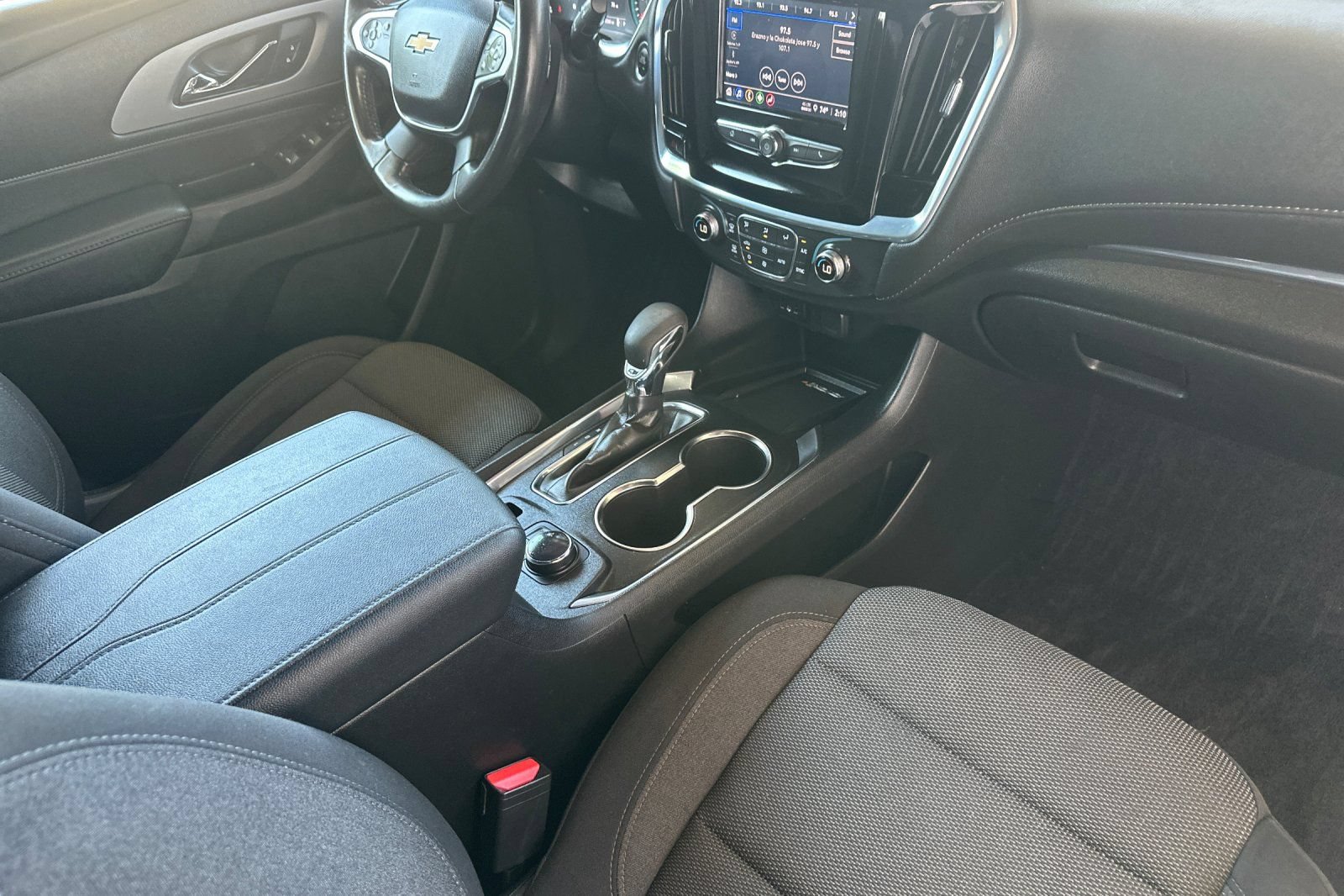 Used 2022 Chevrolet Traverse LT w/ LPO, Blackout Package FWD image 17