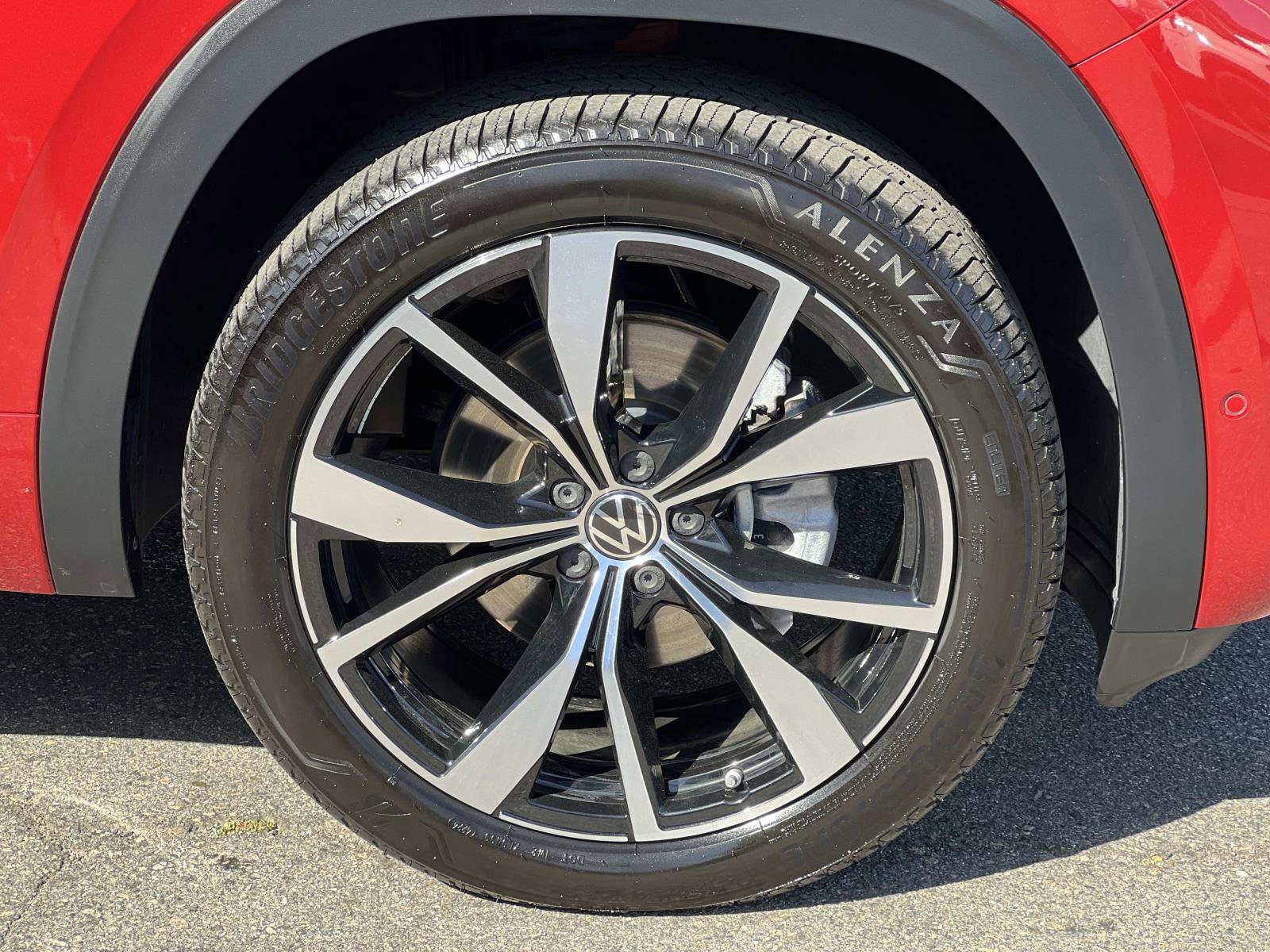 Certified 2025 Volkswagen Atlas SEL Premium R-Line AWD/4WD image 32