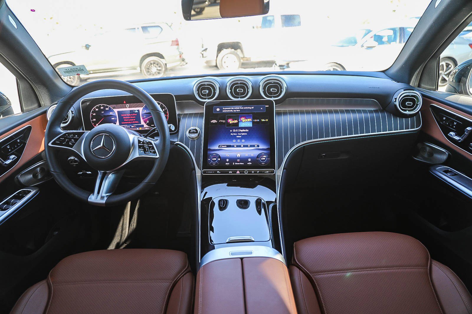 Used 2025 Mercedes-Benz GLC 300 4MATIC image 12