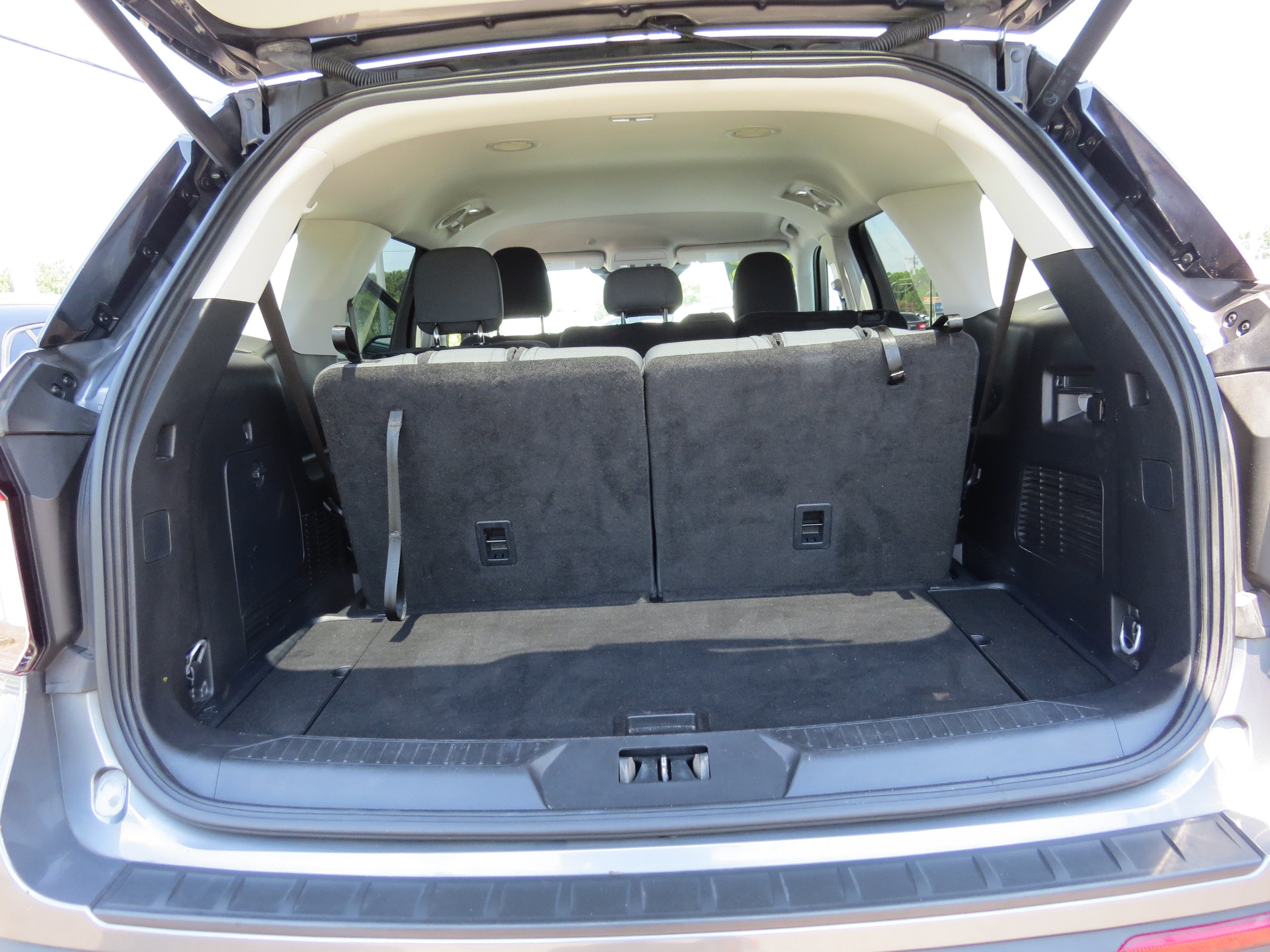 Used 2025 Ford Explorer Active RWD image 12