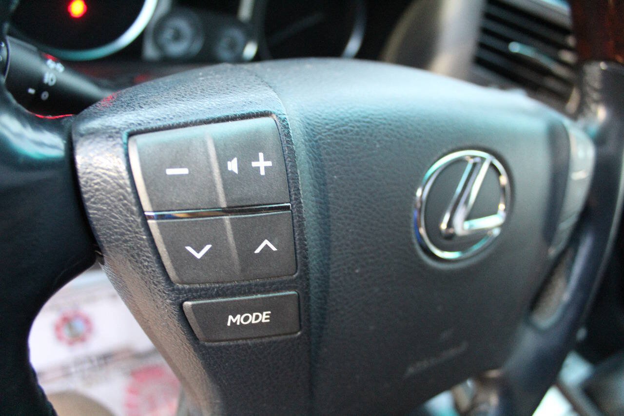 Used 2011 Lexus LX 570 4WD w/ Luxury Pkg image 12