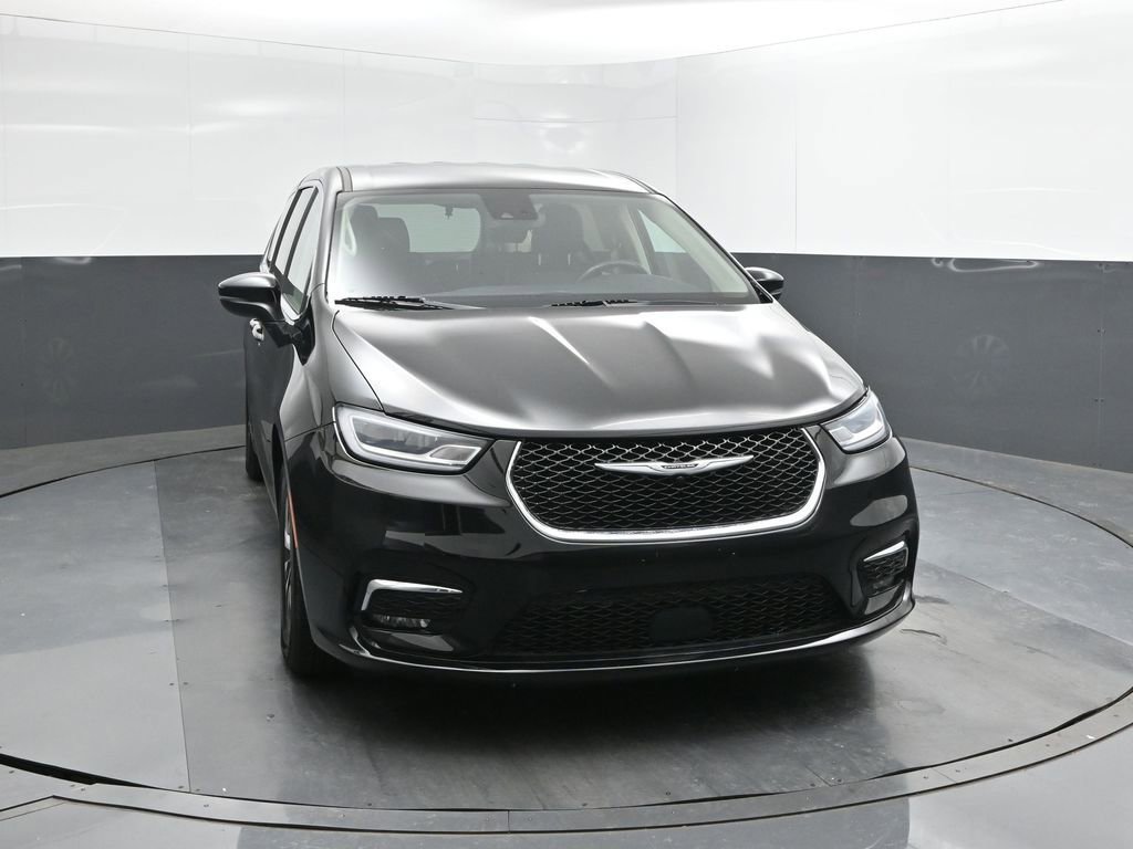 Used 2023 Chrysler Pacifica Touring-L image 17