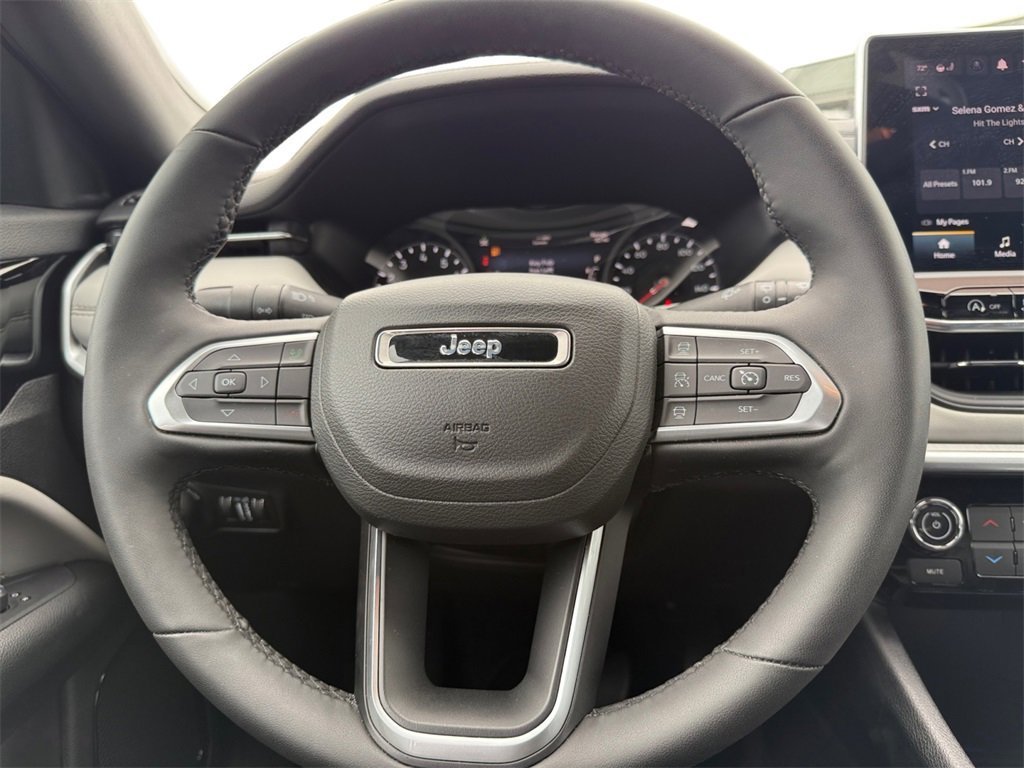 Used 2024 Jeep Compass Limited image 12