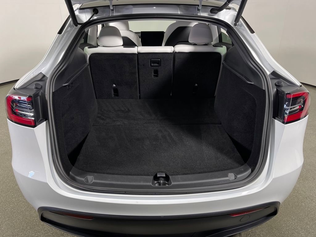 Used 2023 Tesla Model Y Long Range image 10