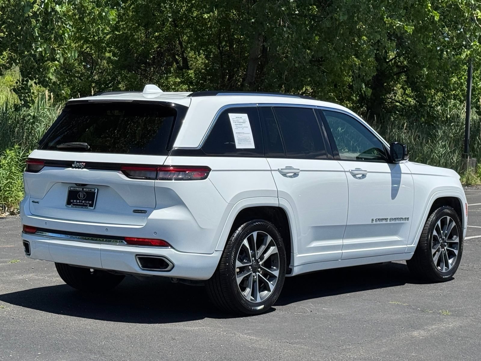 Used 2023 Jeep Grand Cherokee Overland AWD/4WD image 7