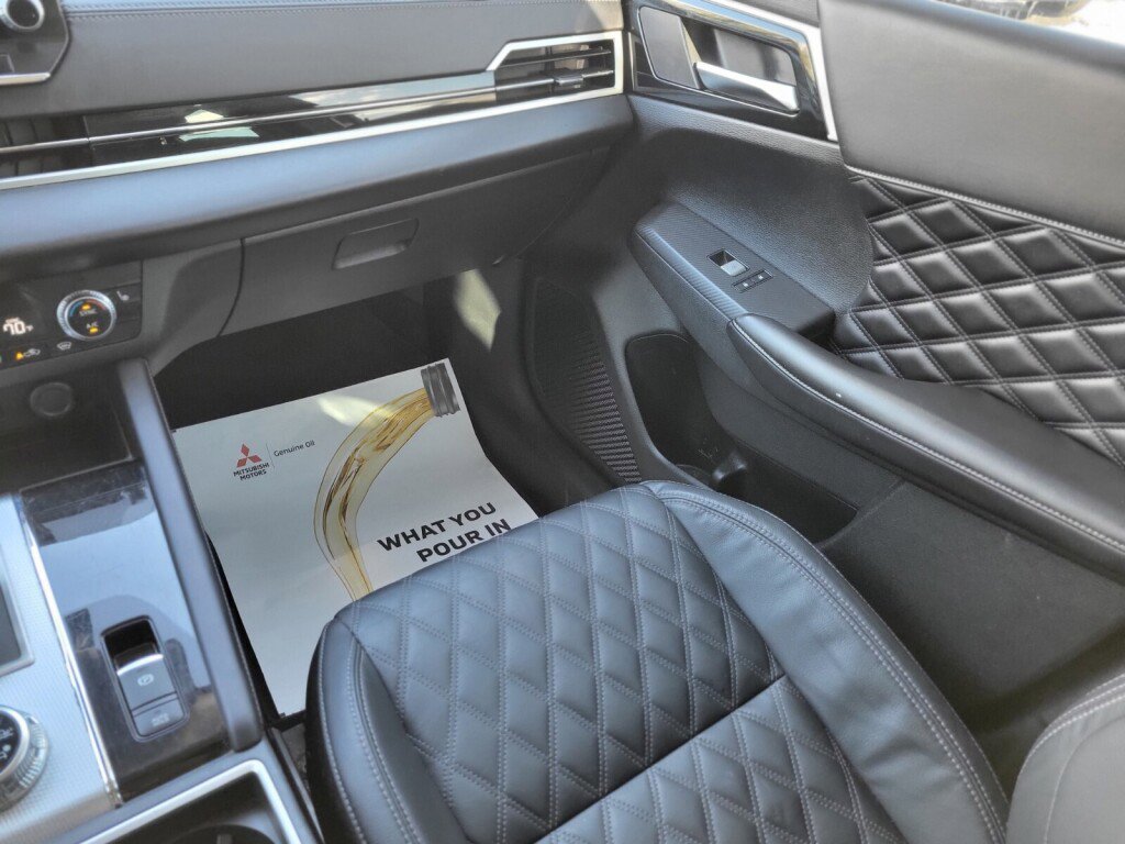 Used 2022 Mitsubishi Outlander SEL image 13