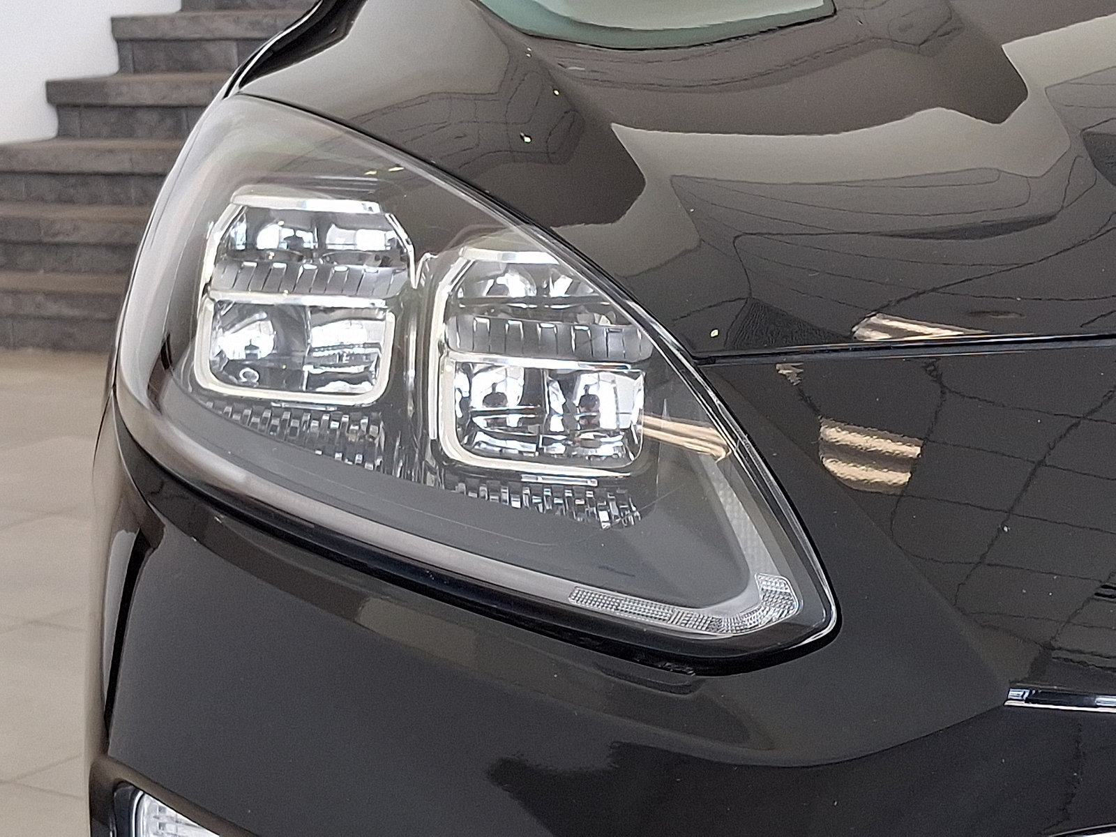 Certified 2022 Ford Escape Titanium w/ Titanium Elite Package AWD/4WD image 9