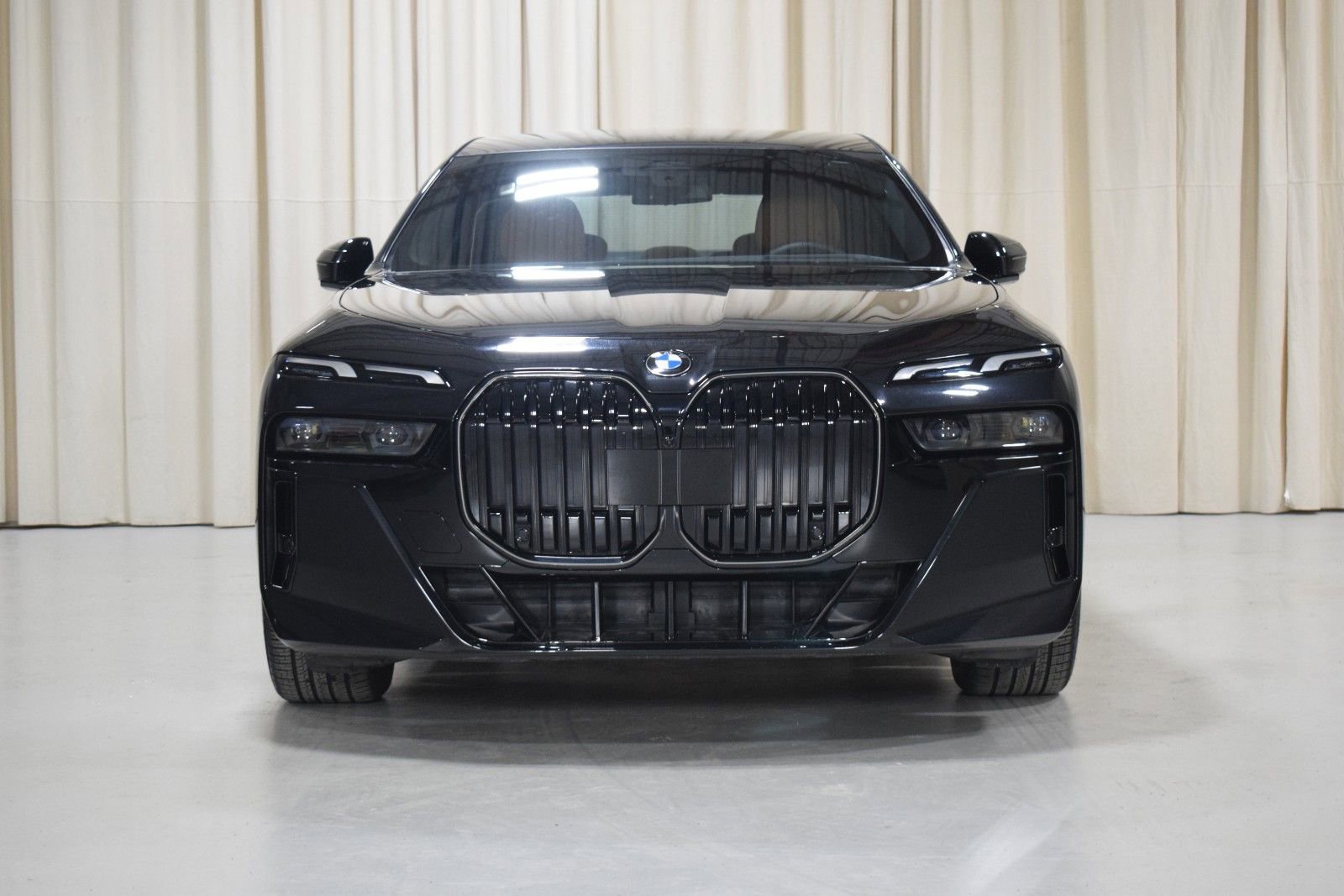 Used 2025 BMW 740i xDrive image 8