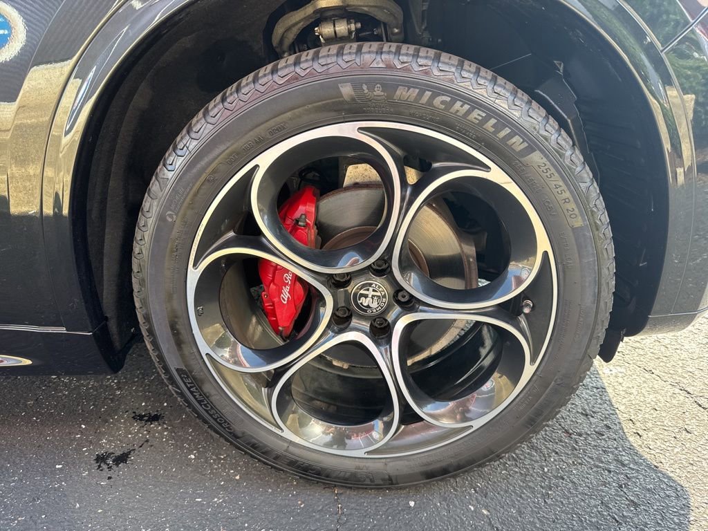 Used 2022 Alfa Romeo Stelvio Veloce image 21